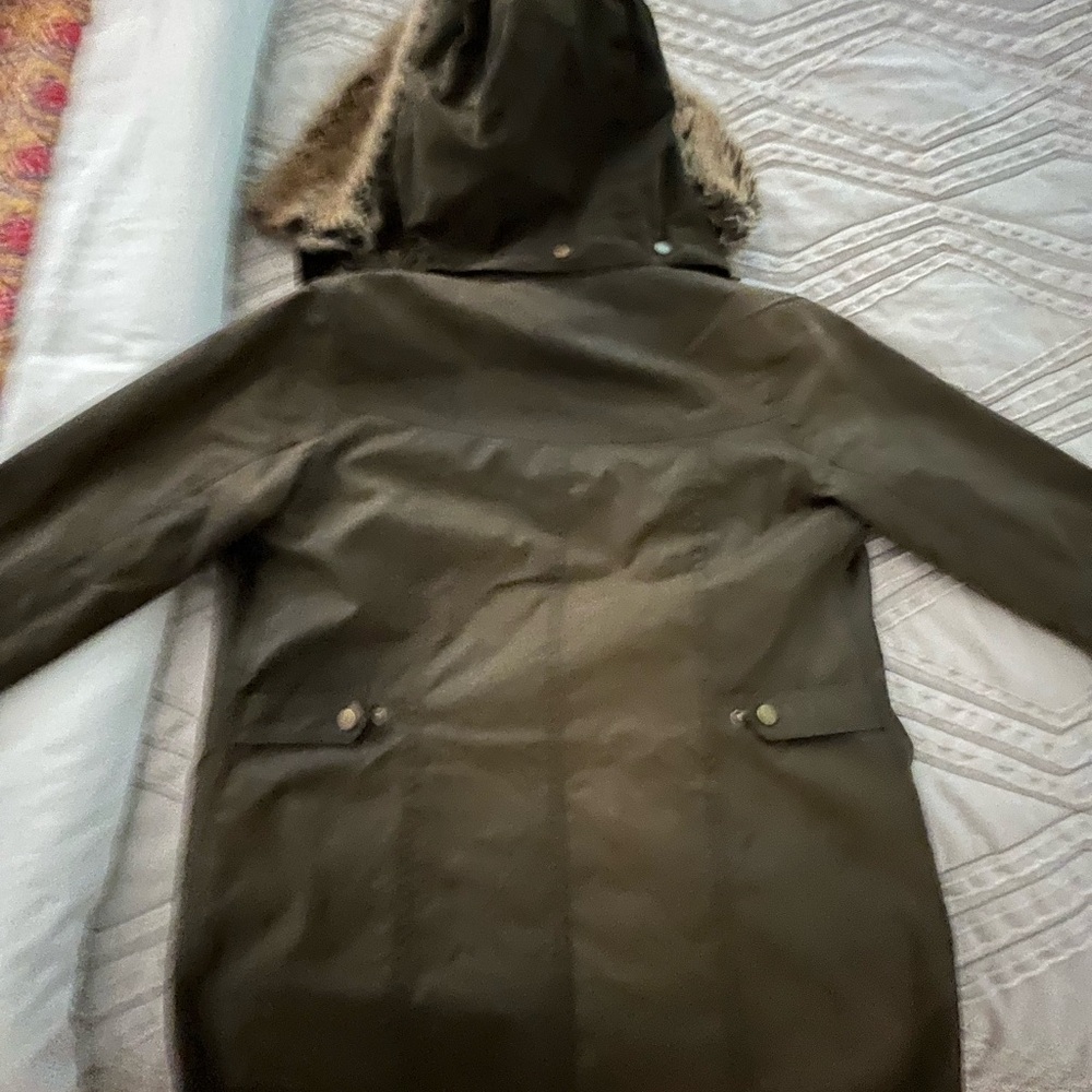 Waxed women’s Barbour winter jacket with fur hood - Picture 4 of 5